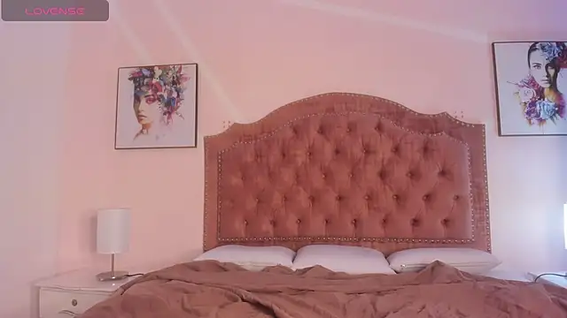 Snapshot of aggy_castel chatting on September 10, 1:54 pm aggy castel online show from September 10, 1:54 pm