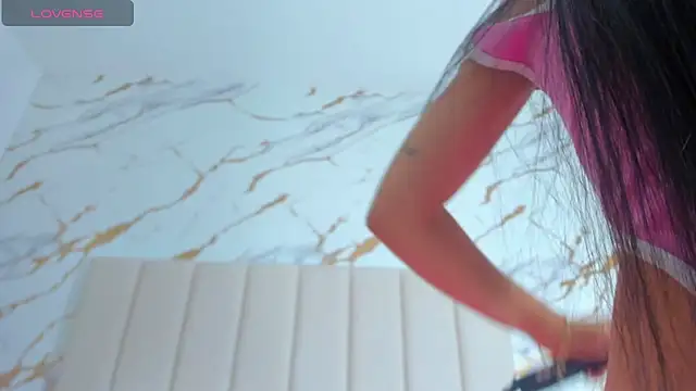 aggy castel online show from April 1, 2:36 pm