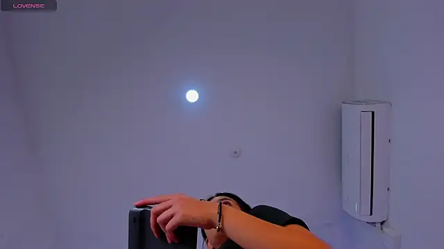 aggy castel online show from February 5, 2:46 pm