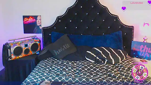 Snapshot of Skyla_Santana chatting on September 10, 10:14 am Skyla Santana online show from September 10, 10:14 am