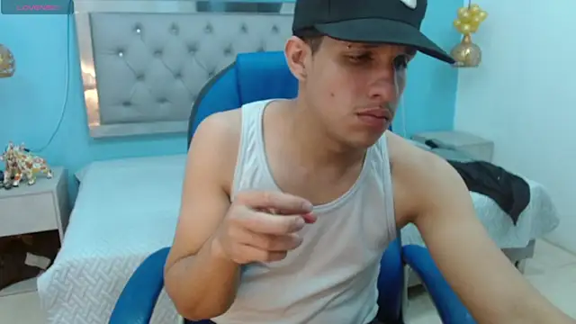 Snapshot of Jheidertwink chatting on February 10, 4:08 am Jheidertwink online show from February 10, 4:08 am