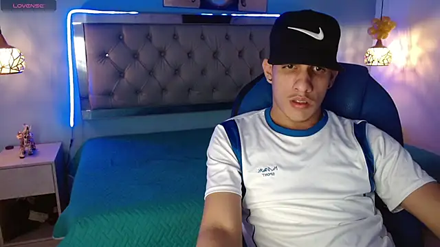 Snapshot of Jheidertwink chatting on February 5, 4:16 am Jheidertwink online show from February 5, 4:16 am