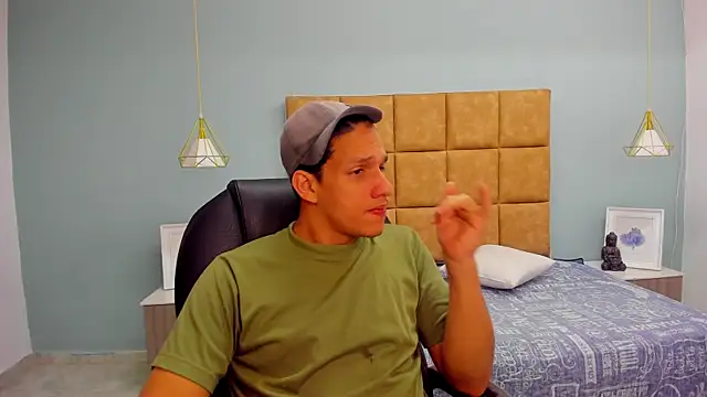 Snapshot of Jheidertwink chatting on September 21, 12:32 pm Jheidertwink online show from September 21, 12:32 pm