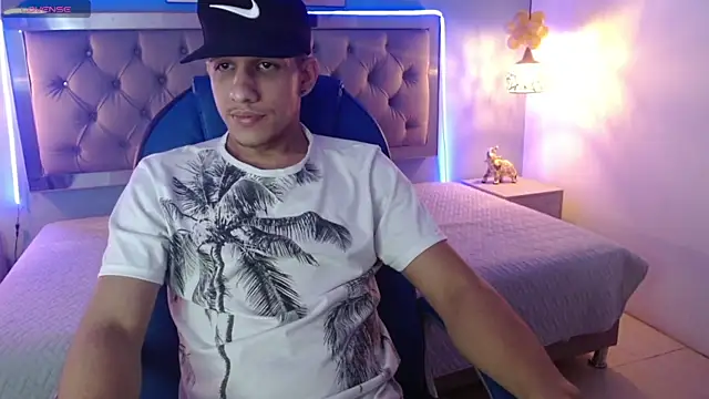 Snapshot of Jheidertwink chatting on January 18, 3:20 am Jheidertwink online show from January 18, 3:20 am