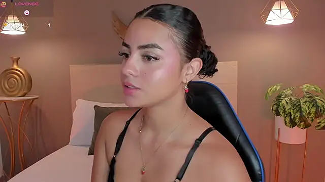 yaya23x online show from May 14, 1:41 pm