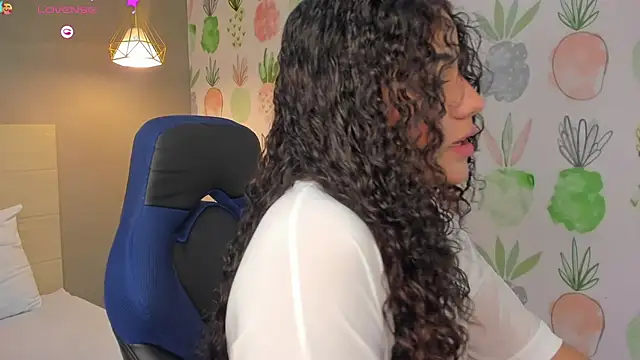 Snapshot of yaya23x chatting on October 1, 2:10 pm yaya23x online show from October 1, 2:10 pm