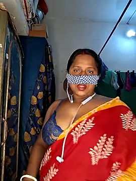 Snapshot of Real_Desi_Couple chatting on June 21, 5:19 pm Real Desi Couple online show from June 21, 5:19 pm