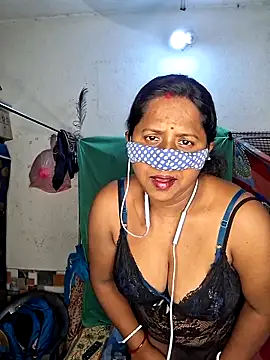 Snapshot of Real_Desi_Couple chatting on May 20, 5:54 pm Real Desi Couple online show from May 20, 5:54 pm
