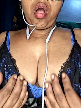 Snapshot of Real_Desi_Couple chatting on May 17, 5:35 pm Real Desi Couple online show from May 17, 5:35 pm