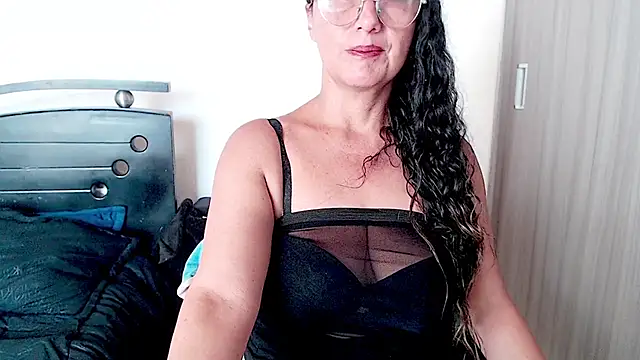 naugthyshanoon online show from December 19, 9:39 pm