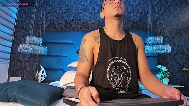 Snapshot of JoshMillerr_ chatting on October 9, 3:51 am JoshMillerr online show from October 9, 3:51 am