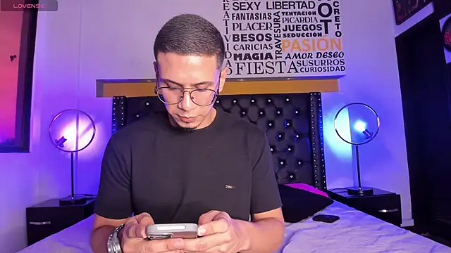 Snapshot of JoshMillerr_ chatting on March 20, 9:35 pm JoshMillerr online show from March 20, 9:35 pm