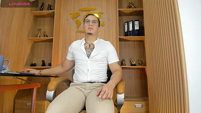 Snapshot of JoshMillerr_ chatting on June 17, 4:06 pm JoshMillerr online show from June 17, 4:06 pm