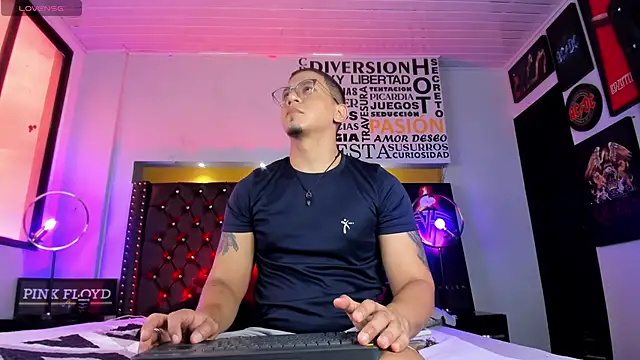 JoshMillerr  online show from May 14, 7:00 pm