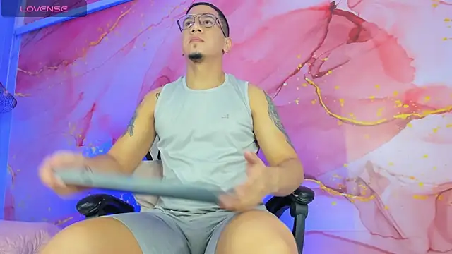 Snapshot of JoshMillerr_ chatting on November 22, 2:10 am JoshMillerr online show from November 22, 2:10 am