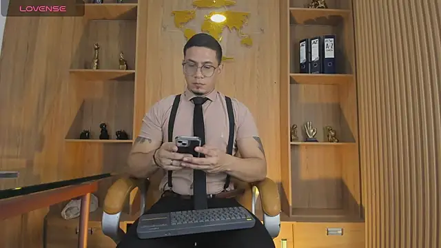 JoshMillerr  online show from May 16, 6:51 pm