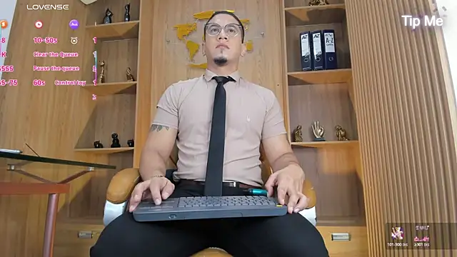 JoshMillerr  online show from May 30, 11:49 am