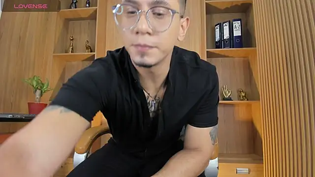 JoshMillerr  online show from May 20, 7:00 pm