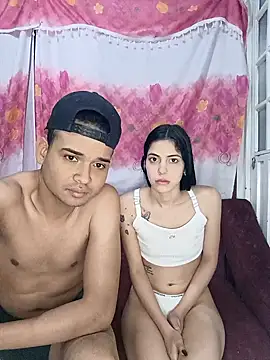 Snapshot of DanielaySeba chatting on January 29, 1:17 pm DanielaySeba online show from January 29, 1:17 pm