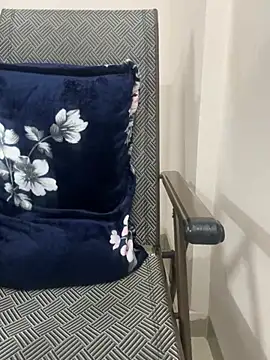 HoneyBearCpl online show from January 13, 4:00 pm