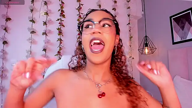 Snapshot of sade_jackson1 chatting on March 12, 3:07 pm sade jackson1 online show from March 12, 3:07 pm