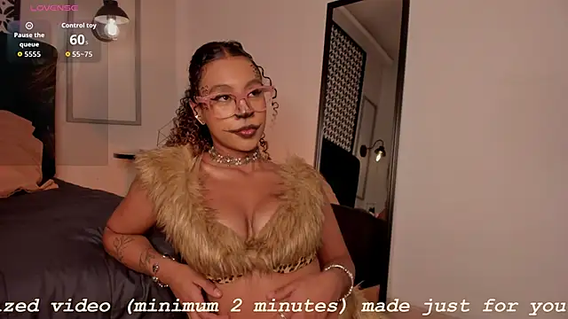 Snapshot of sade_jackson1 chatting on October 28, 4:57 am sade jackson1 online show from October 28, 4:57 am