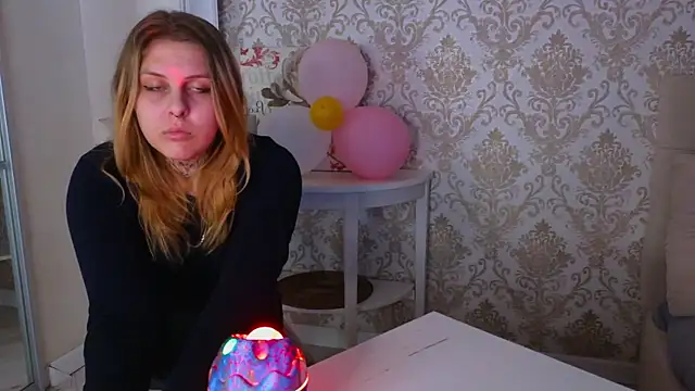 EngelCoombs online show from December 11, 6:31 pm