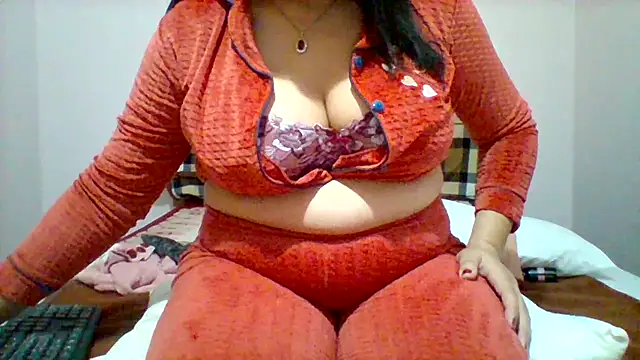 spicy loulou online show from December 13, 8:26 pm