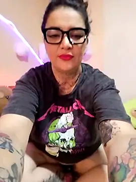 Snapshot of poisson_ivy chatting on November 3, 9:18 pm poisson ivy online show from November 3, 9:18 pm