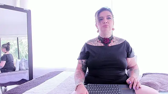 Snapshot of poisson_ivy chatting on November 18, 7:50 pm poisson ivy online show from November 18, 7:50 pm