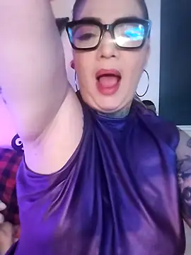 Snapshot of poisson_ivy chatting on October 20, 3:19 am poisson ivy online show from October 20, 3:19 am