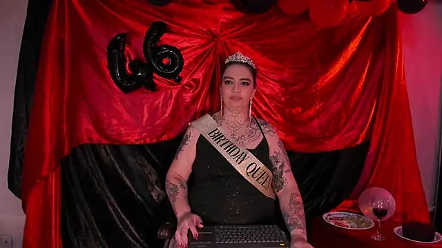 Snapshot of poisson_ivy chatting on December 13, 8:15 pm poisson ivy online show from December 13, 8:15 pm