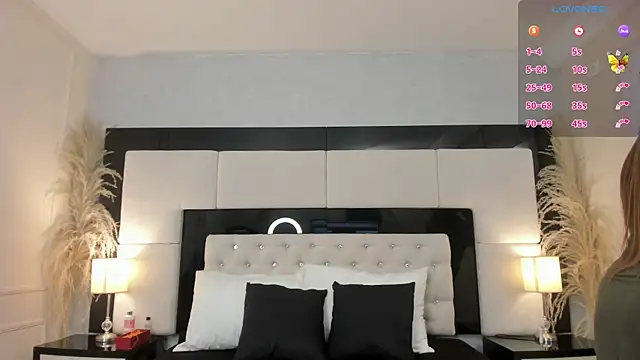 CarlaRossi  online show from October 3, 7:37 pm