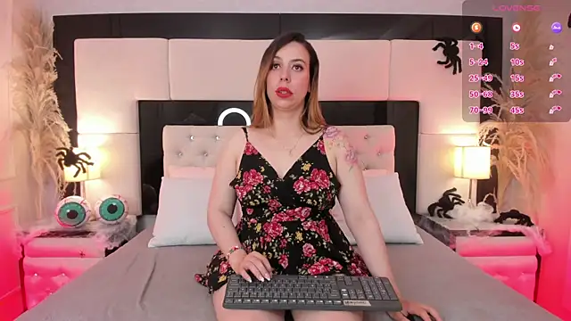 CarlaRossi  online show from October 30, 7:44 pm