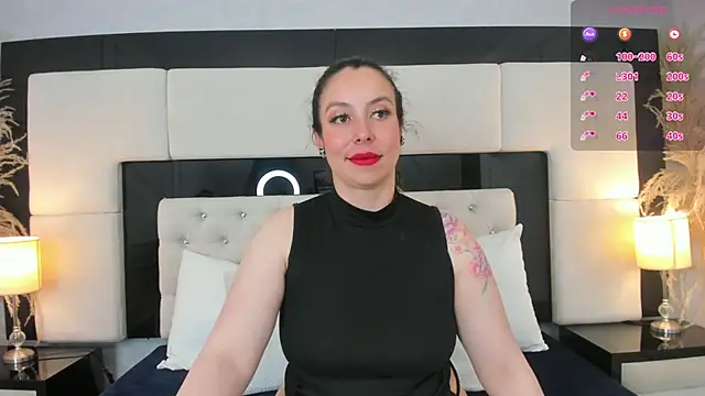 Snapshot of CarlaRossi_ chatting on June 8, 1:28 am CarlaRossi online show from June 8, 1:28 am