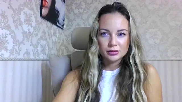 Snapshot of jennifer838 chatting on October 31, 6:15 pm jennifer838 online show from October 31, 6:15 pm