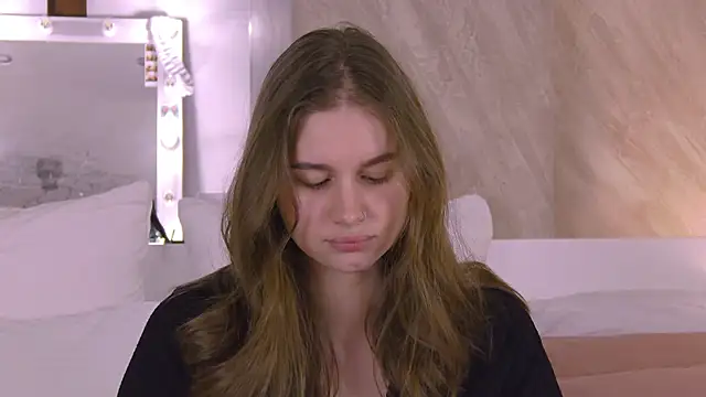 EllieHayes online show from February 4, 7:53 pm