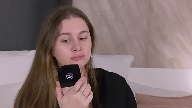 EllieHayes online show from April 24, 12:34 am