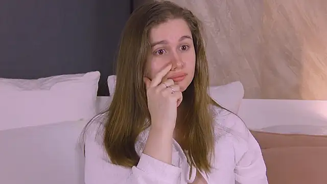 EllieHayes online show from March 19, 9:59 pm