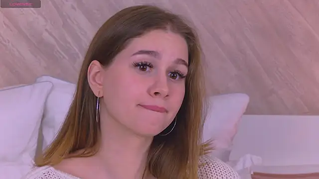 Snapshot of EllieHayes chatting on February 17, 5:58 am EllieHayes online show from February 17, 5:58 am