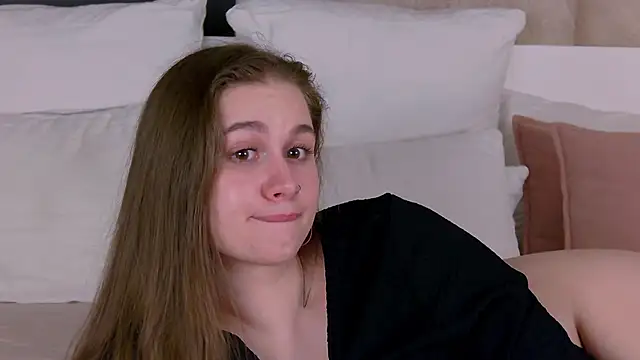 EllieHayes online show from May 8, 4:22 pm