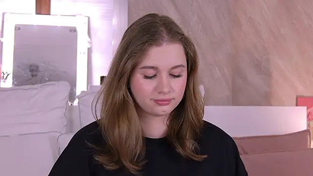 Snapshot of EllieHayes chatting on October 17, 5:26 pm EllieHayes online show from October 17, 5:26 pm