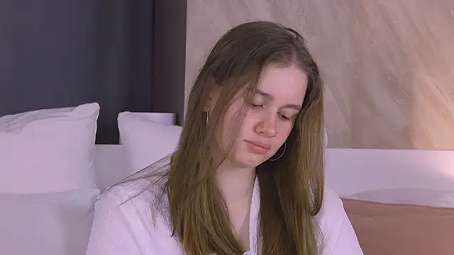 EllieHayes online show from March 20, 9:27 pm