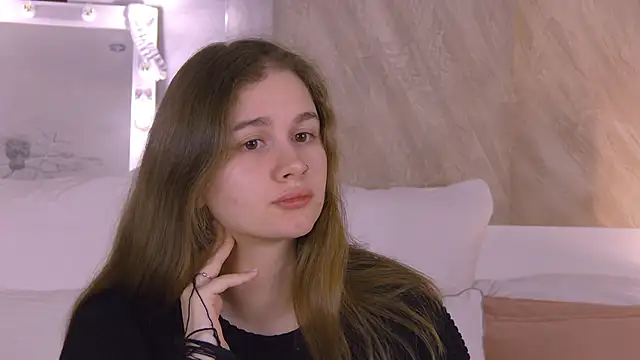 EllieHayes online show from March 5, 1:13 am