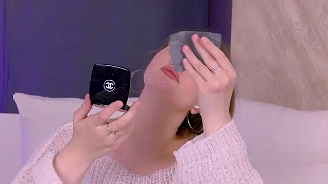 Snapshot of EllieHayes chatting on July 1, 9:15 pm EllieHayes online show from July 1, 9:15 pm
