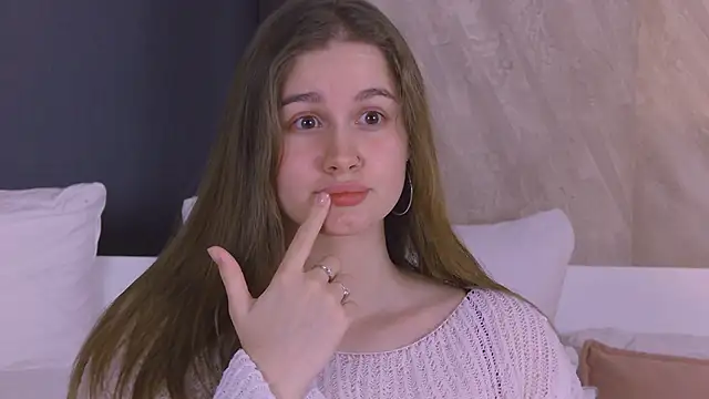 EllieHayes online show from April 2, 9:43 pm