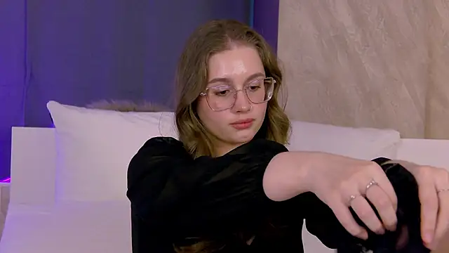 Snapshot of EllieHayes chatting on June 21, 2:39 am EllieHayes online show from June 21, 2:39 am