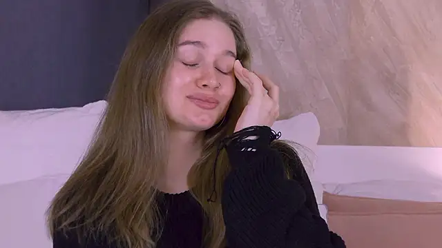 EllieHayes online show from March 7, 12:28 am