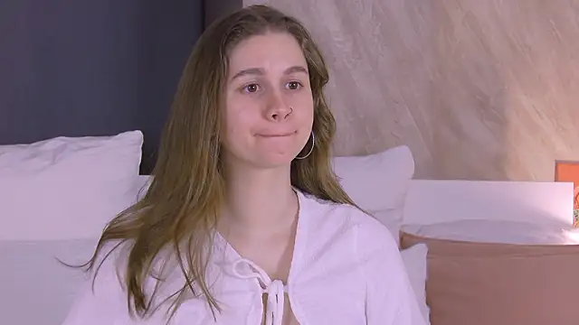 EllieHayes online show from March 14, 8:59 pm