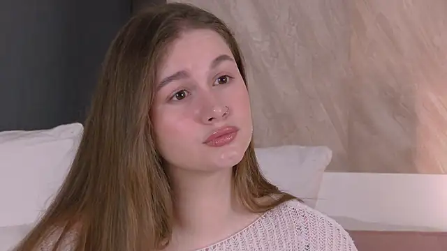 EllieHayes online show from April 10, 10:17 pm